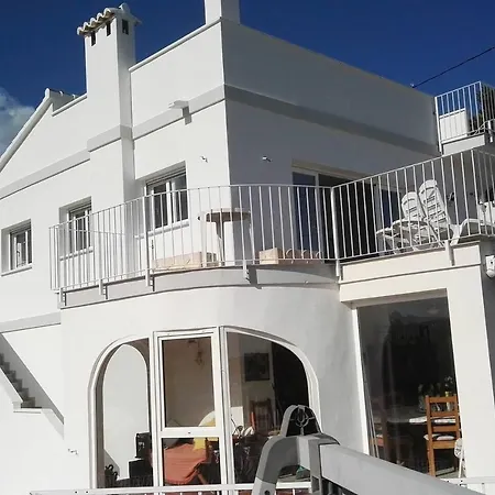 Charming 2-bed In Private Pool Apartamento