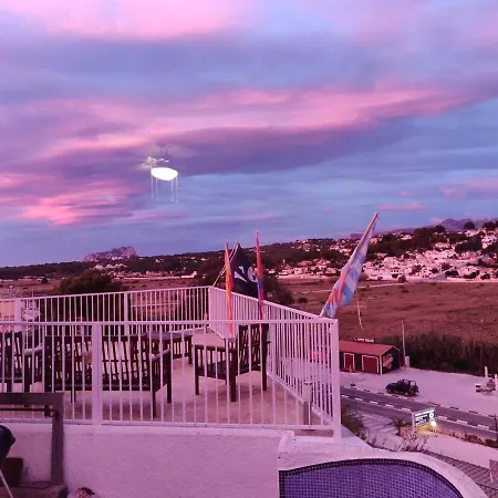 Charming 2-bed In Private Pool Apartamento *